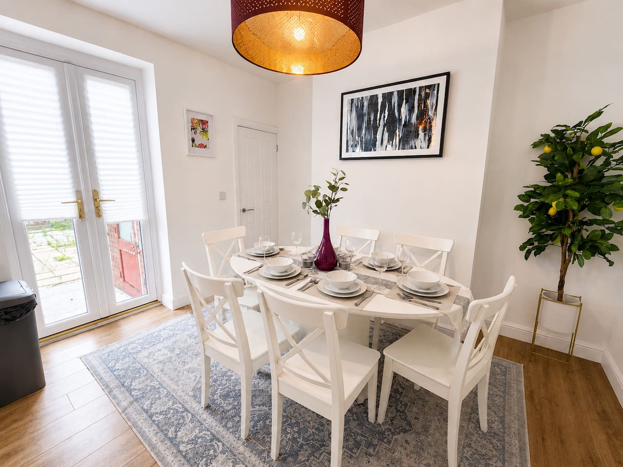 Somerton House*Sleeps 5*Contractors*Groups in 41 Somerton Road - Property image 3 - VivreStays