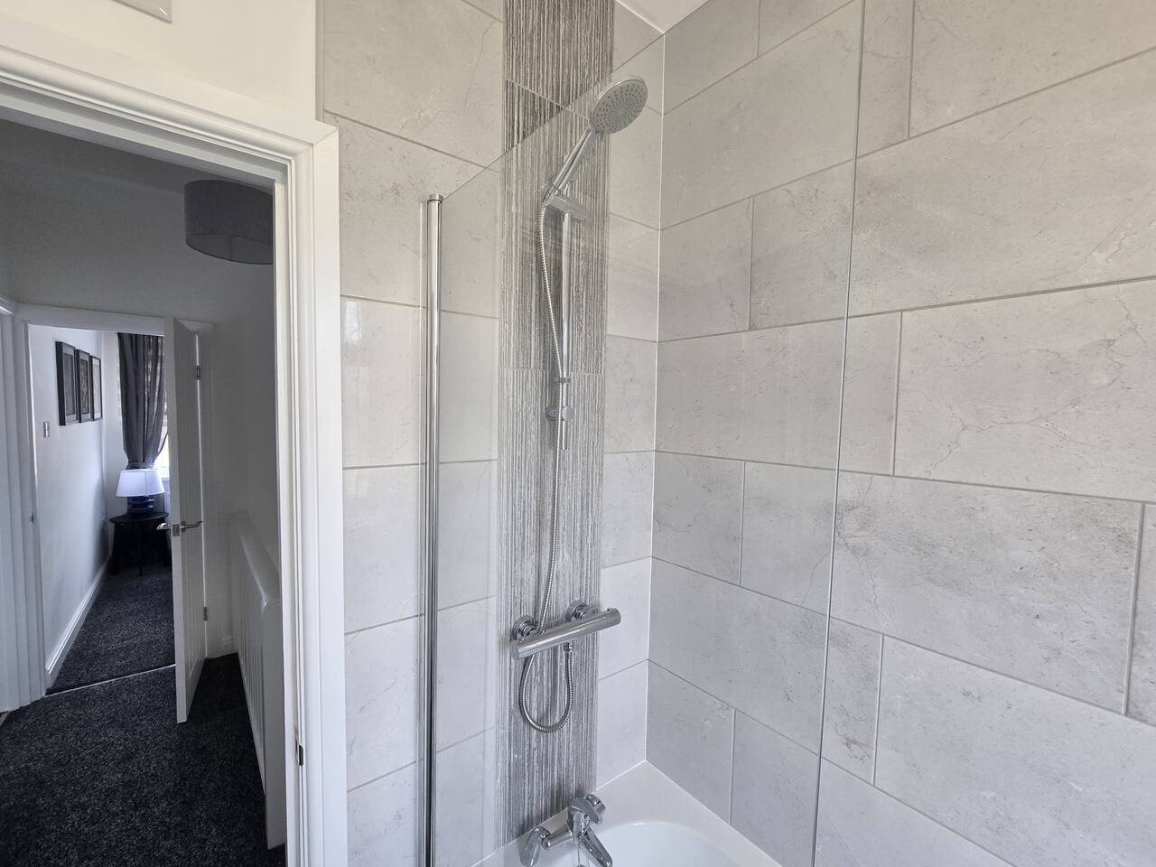 Somerton House*Sleeps 5*Contractors*Groups in 41 Somerton Road - Property image 10 - VivreStays