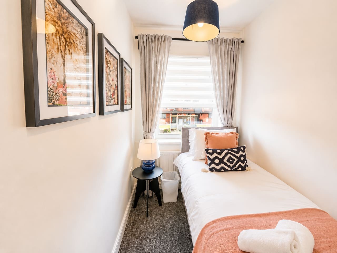 Somerton House*Sleeps 5*Contractors*Groups in 41 Somerton Road - Property image 6 - VivreStays