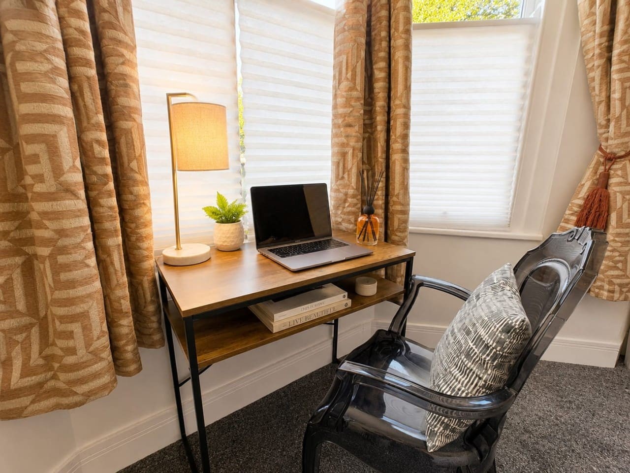 Cathedral House Spacious 2BR Apartment in 96 Cardiff Rd, Cardiff CF5 2DT, UK - Property image 15 - VivreStays