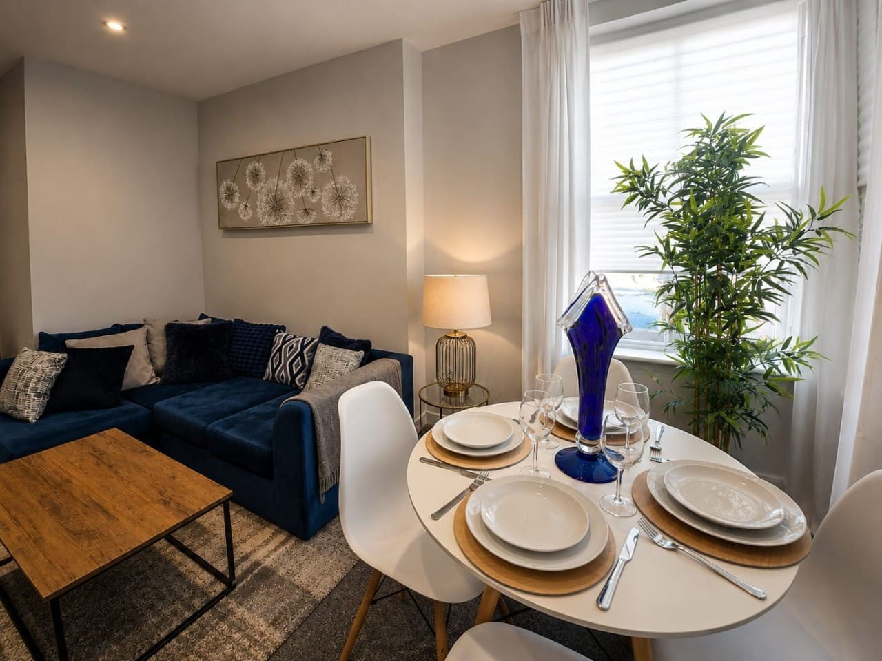 Cathedral House Spacious 2BR Apartment in 96 Cardiff Rd, Cardiff CF5 2DT, UK - Property image 13 - VivreStays