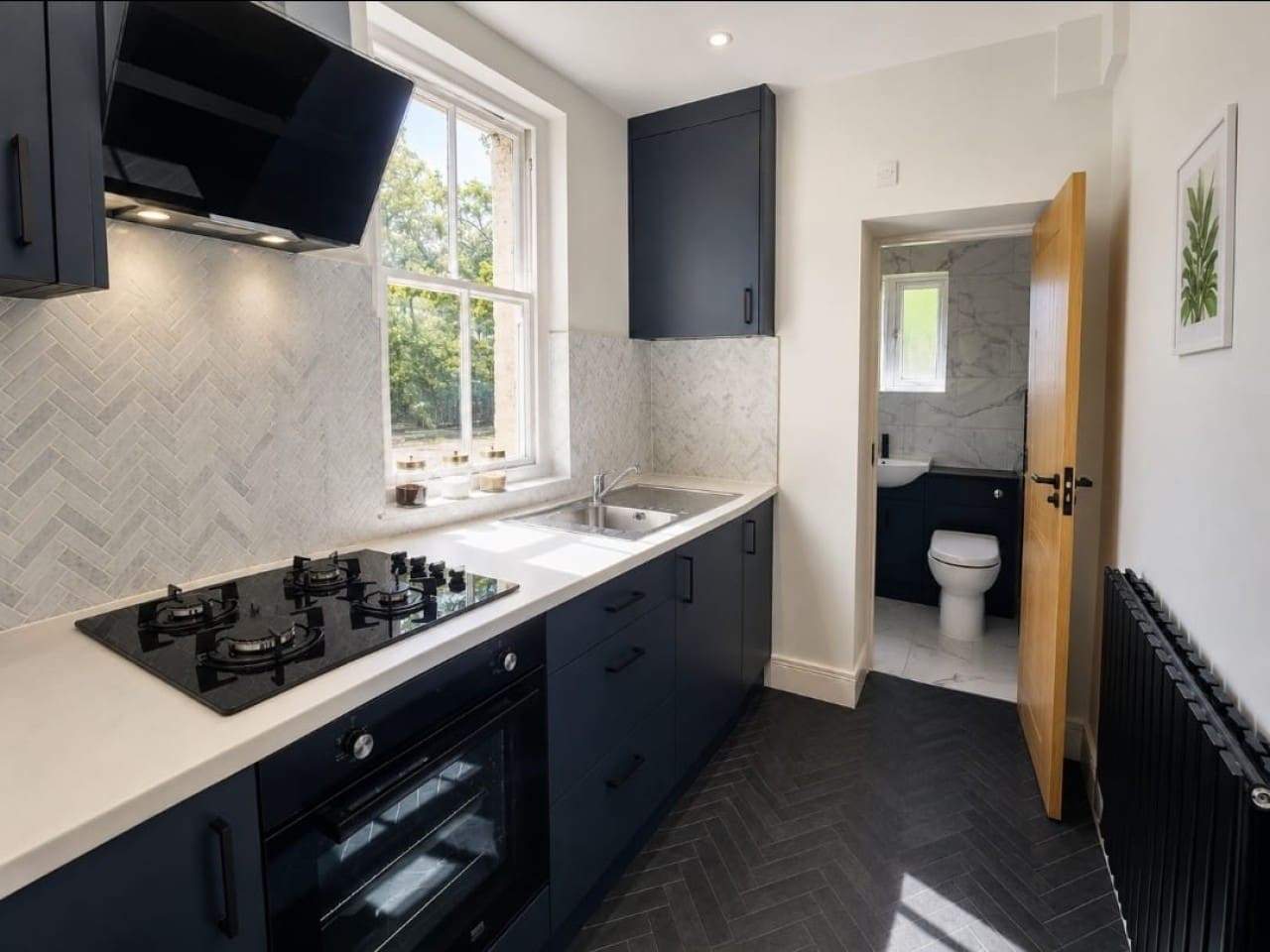 Cathedral House Spacious 2BR Apartment in 96 Cardiff Rd, Cardiff CF5 2DT, UK - Property image 5 - VivreStays