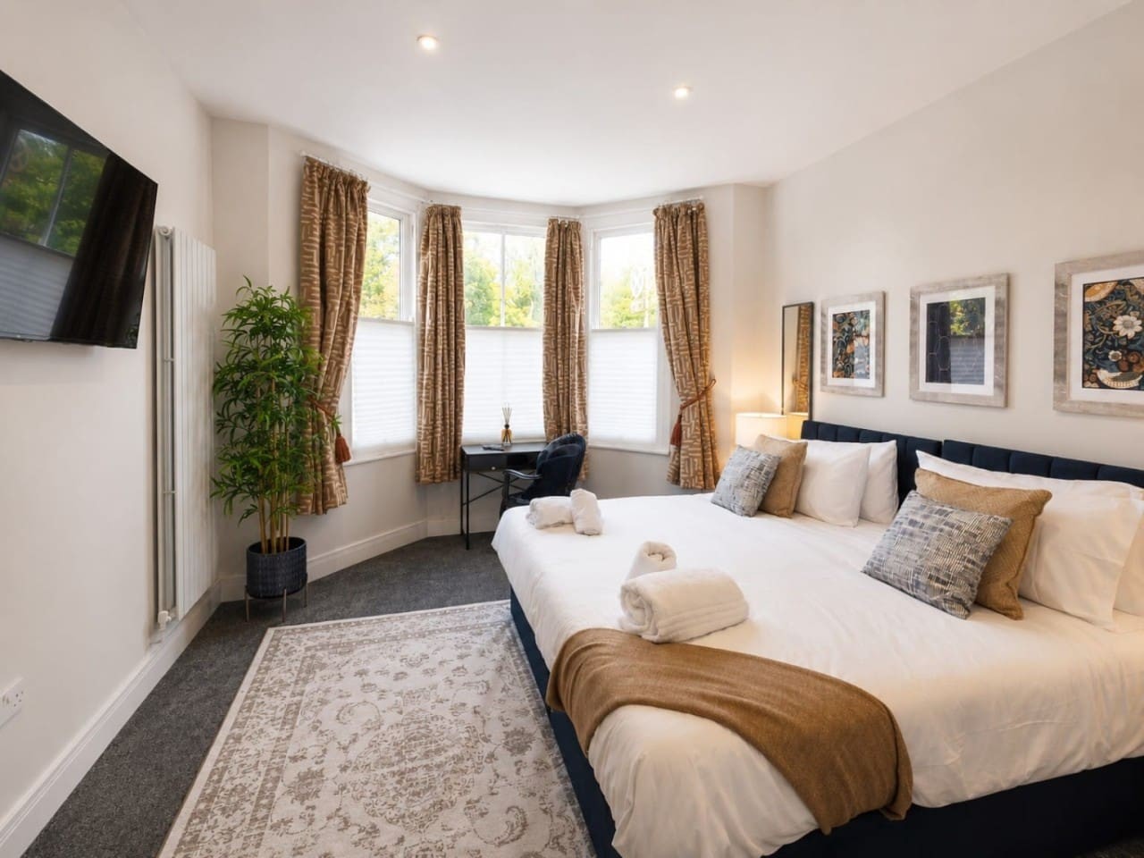 Cathedral House Spacious 2BR Apartment in 96 Cardiff Rd, Cardiff CF5 2DT, UK - Property image 19 - VivreStays