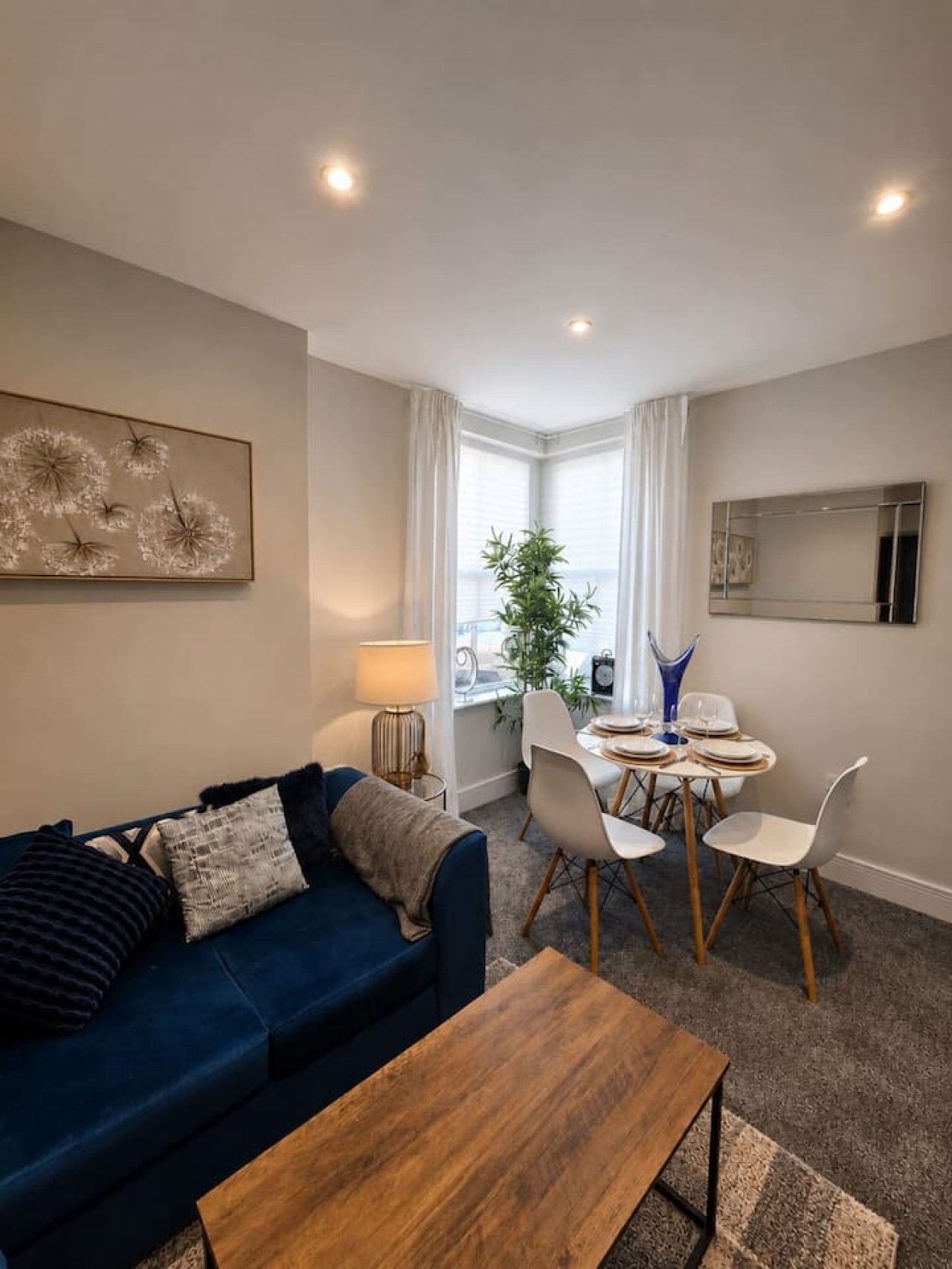Cathedral House Spacious 2BR Apartment in 96 Cardiff Rd, Cardiff CF5 2DT, UK - Property image 4 - VivreStays