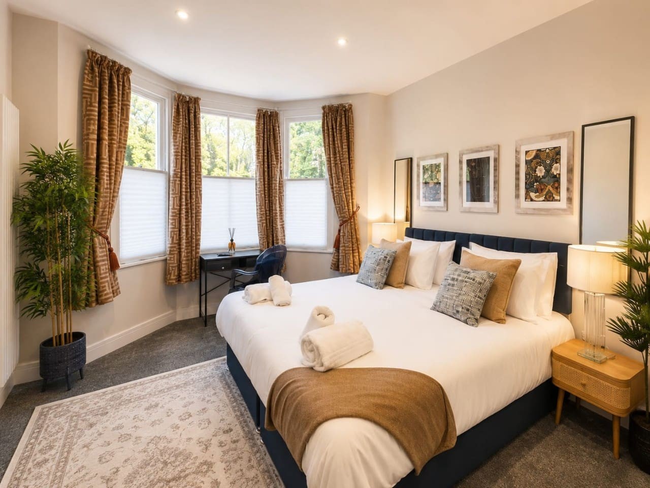 Cathedral House Spacious 2BR Apartment in 96 Cardiff Rd, Cardiff CF5 2DT, UK - Property image 16 - VivreStays