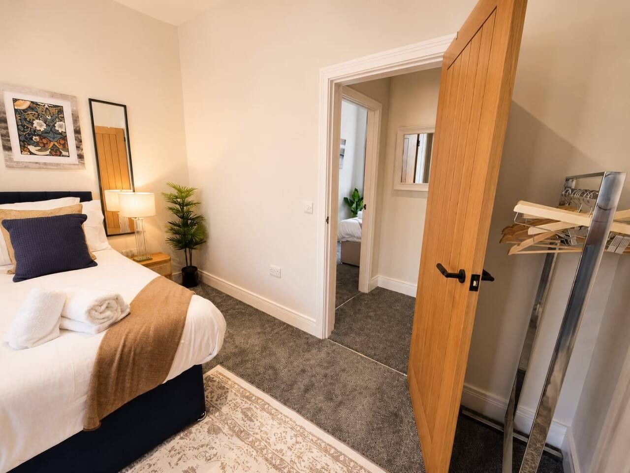 Cathedral House Spacious 2BR Apartment in 96 Cardiff Rd, Cardiff CF5 2DT, UK - Property image 18 - VivreStays
