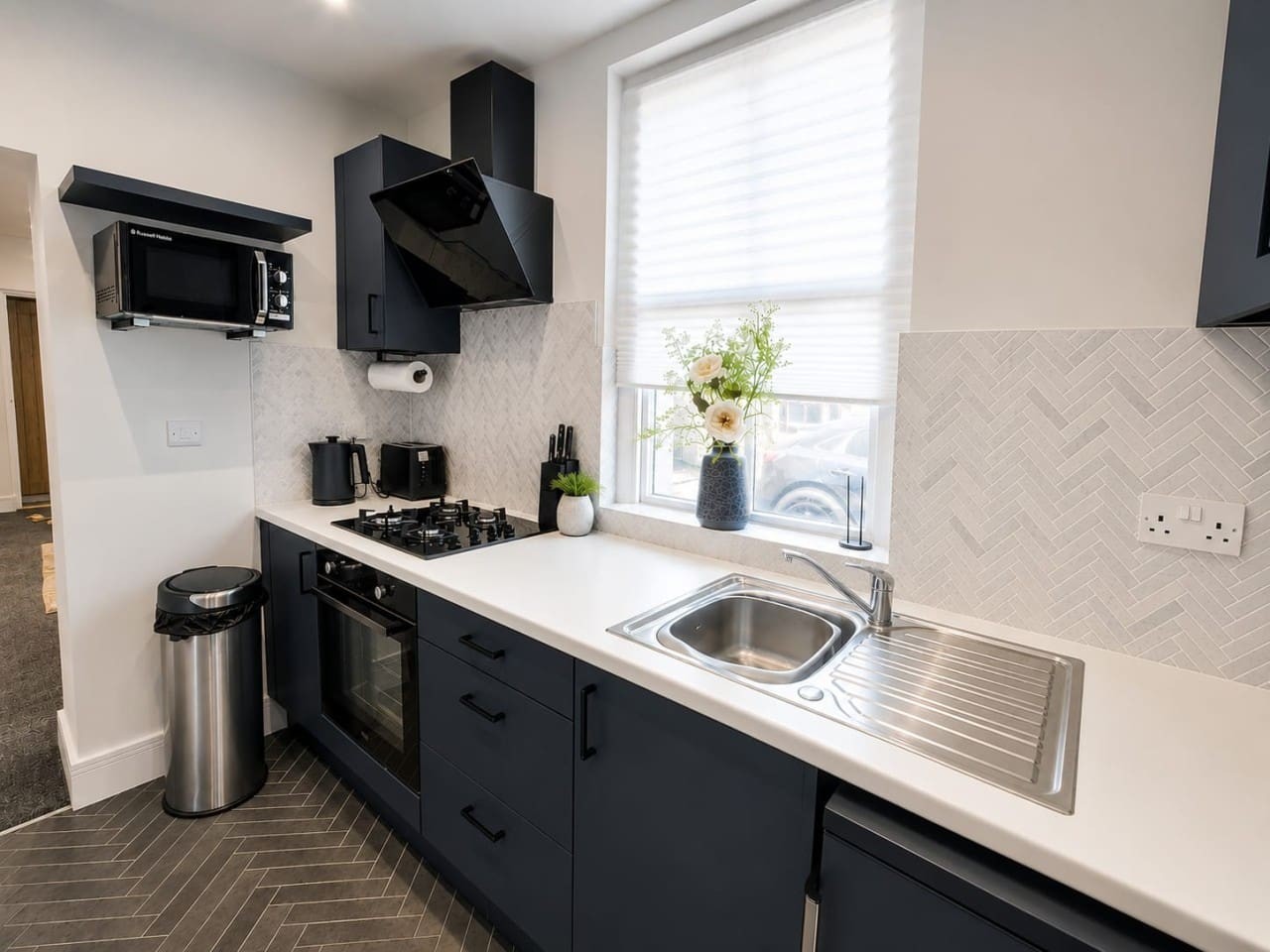 Cathedral House Spacious 2BR Apartment in 96 Cardiff Rd, Cardiff CF5 2DT, UK - Property image 10 - VivreStays