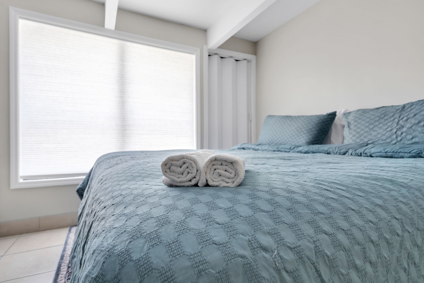 Cozy Shore Retreat, Beach Passes, Pool & Parking - Toms River, NJ