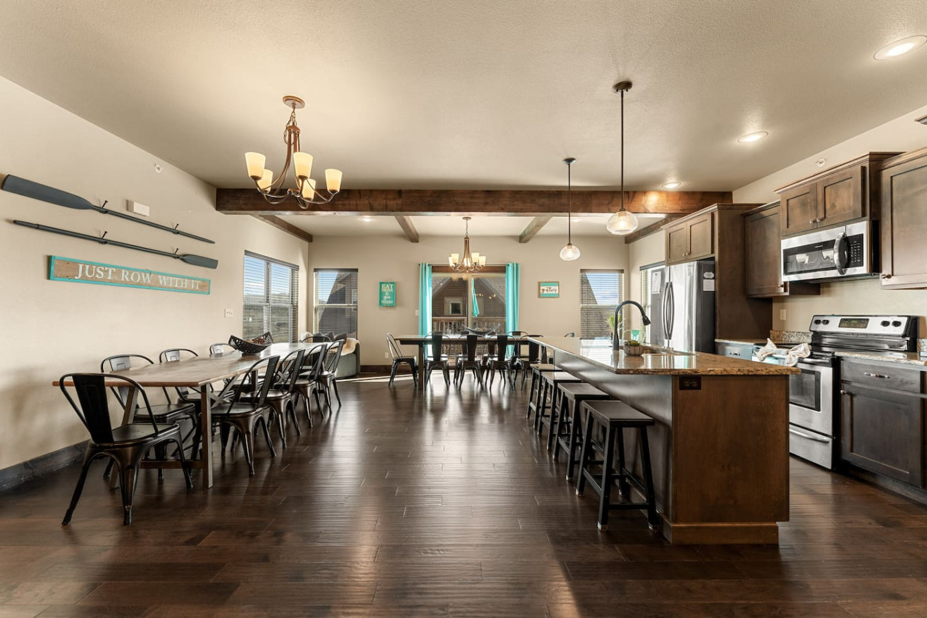 Lakefront 5BR, game room, boat slip, Near SDC