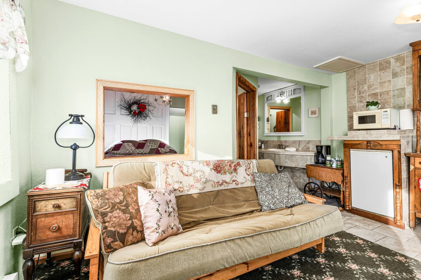 Living room of the Anderson Suite