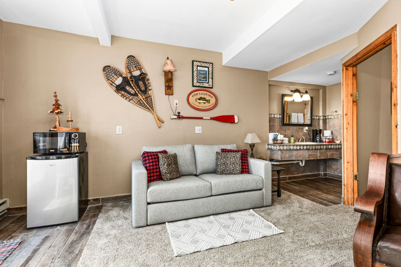 Can't be a cabin room without some northwood decorations!