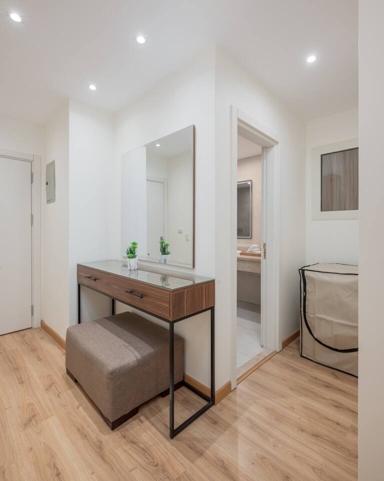 Spacious 2 Br Near To City Stars in Cairo - bedroom view 2