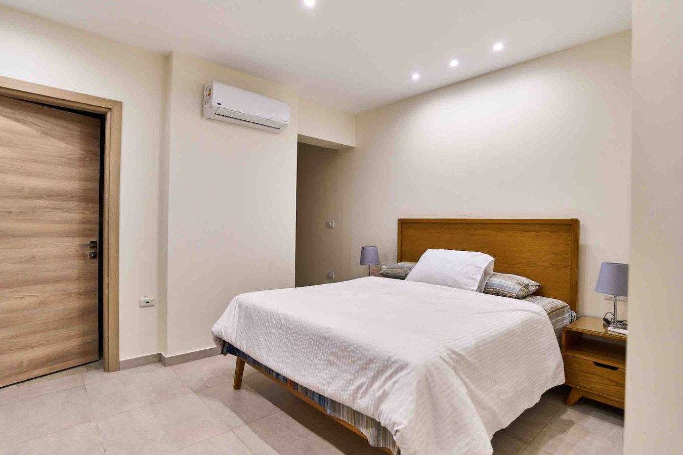 Cozy Two Bedrooms Apartment With Lots Of Privacy in Cairo - interior view view 4