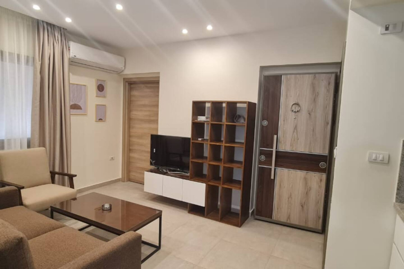 Cozy Two Bedrooms Apartment With Lots Of Privacy in Cairo - interior view view 5