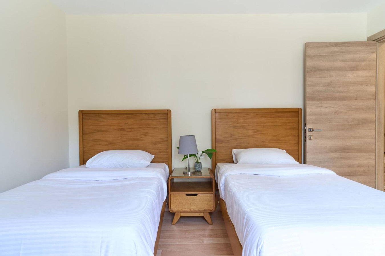 Comfy Beautiful Two Bedroom Apartment in Cairo - kitchen view 3