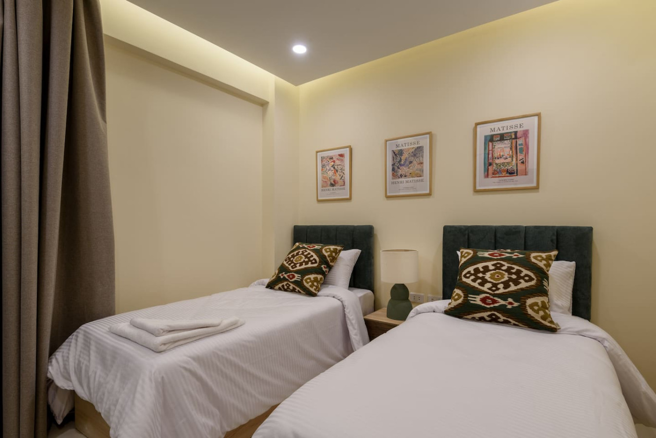 S104 | 8-Min Airport Stay by Hazel Spaces in Nasr City - bedroom view 2