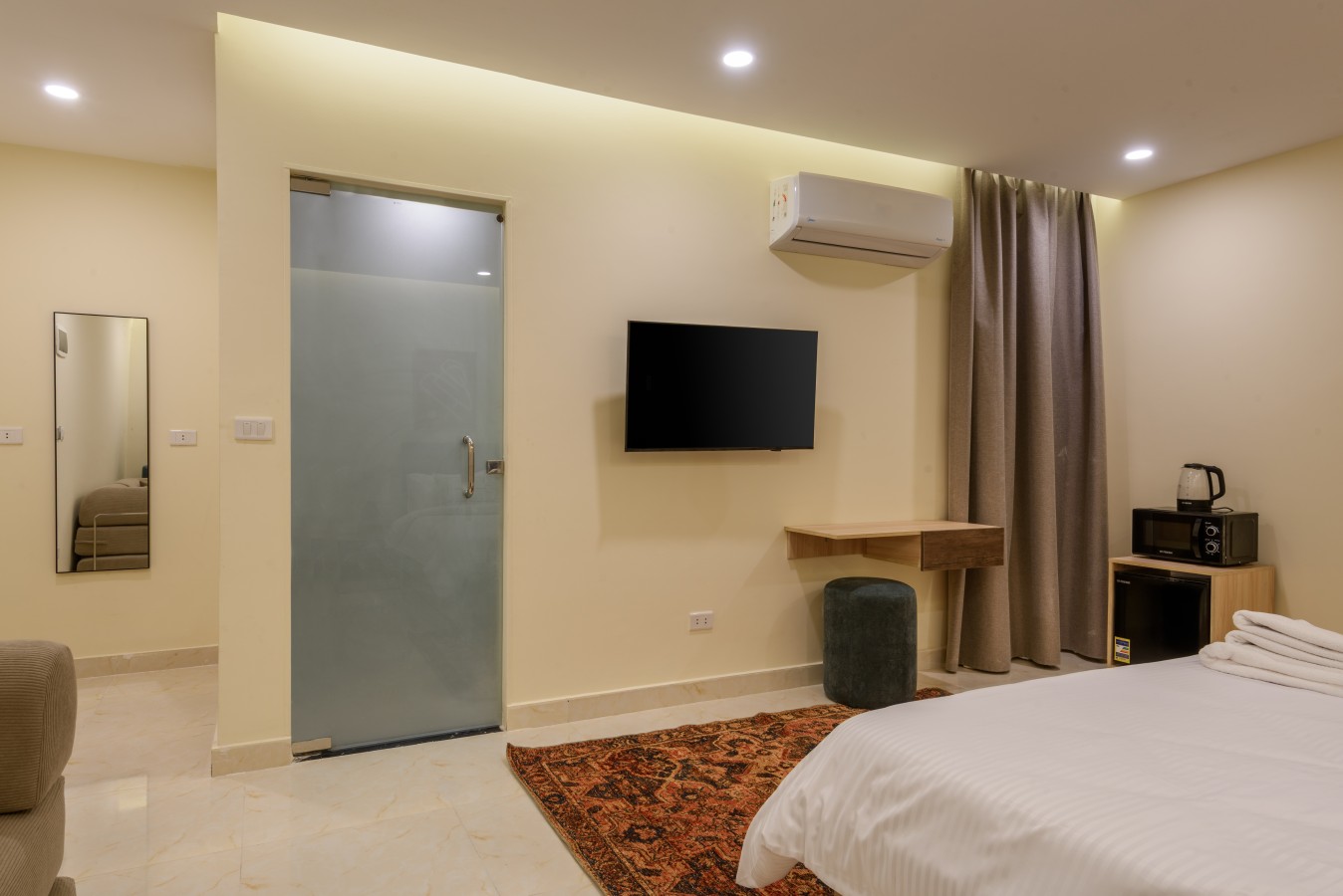 S106 | 8-min Airport Stay By Hazel Spaces in Nasr City - kitchen view 3
