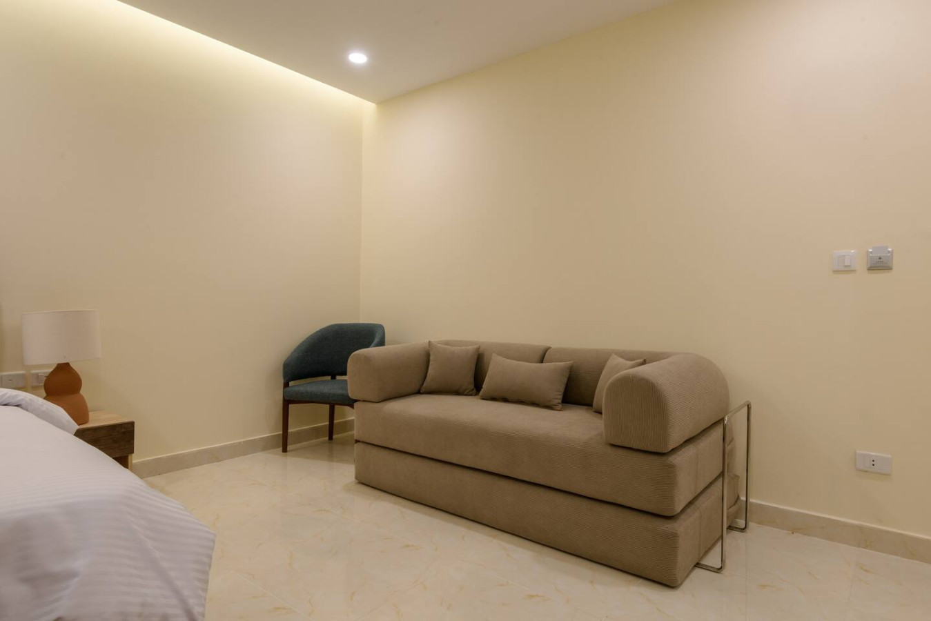 S106 | 8-min Airport Stay By Hazel Spaces in Nasr City - bedroom view 2