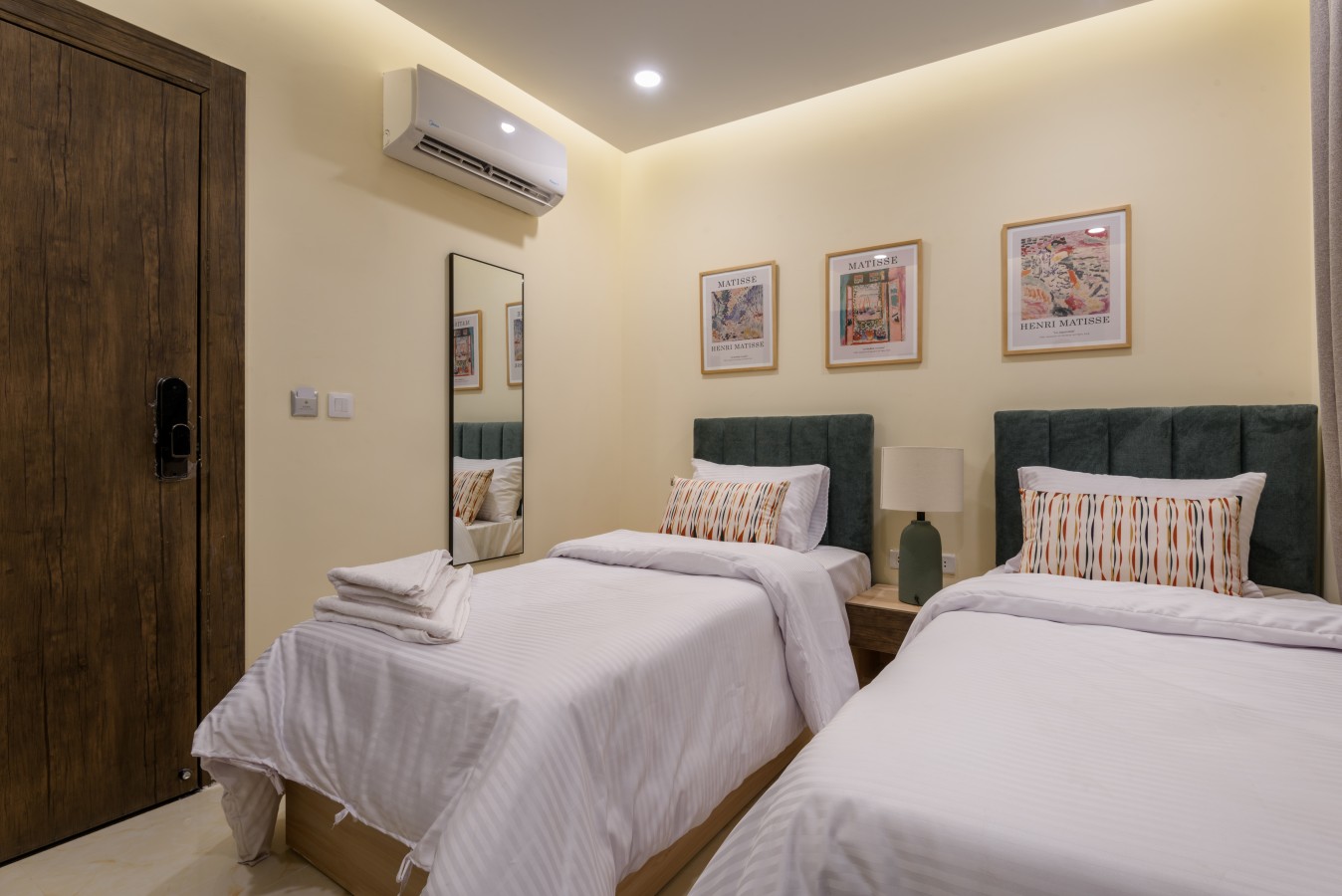 S202| 8-min Airport Stay By Hazel Spaces in Nasr City - bedroom view 2