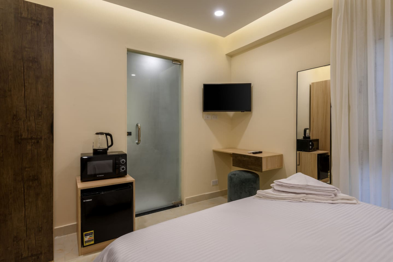 S203 | 8-min Airport Stay By Hazel Spaces in Nasr City - kitchen view 3