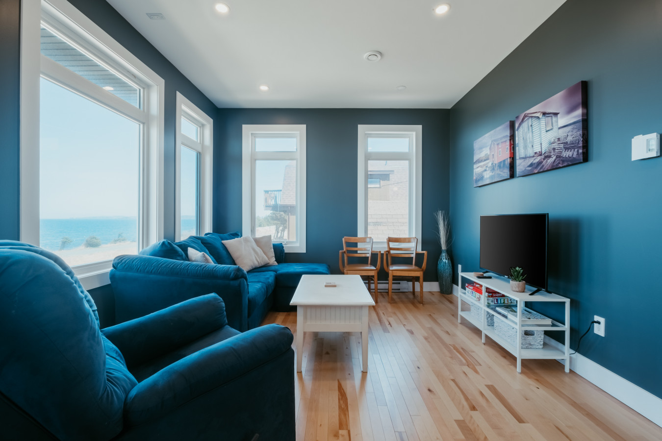 Golden Tide Cottage | 2 Bed 1 Bath | Panoramic Ocean Views - Canada