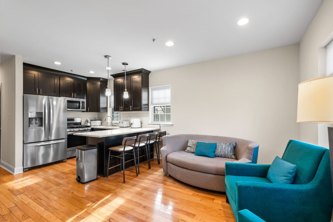 2 Bedrm 1.5 Bath Near Capitol Hill with parking