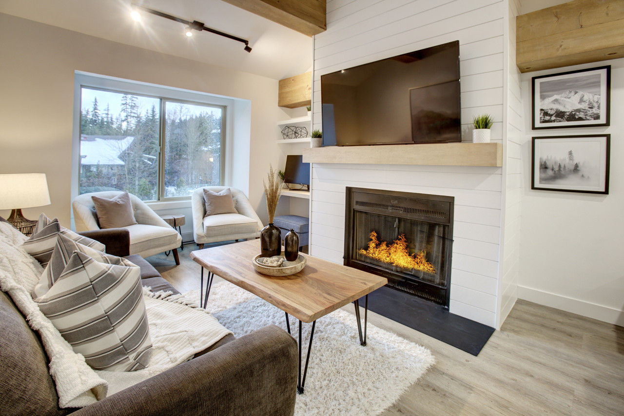 Mountain View And Cozy Fireplace - Charming Creekside Retreat - 加拿大