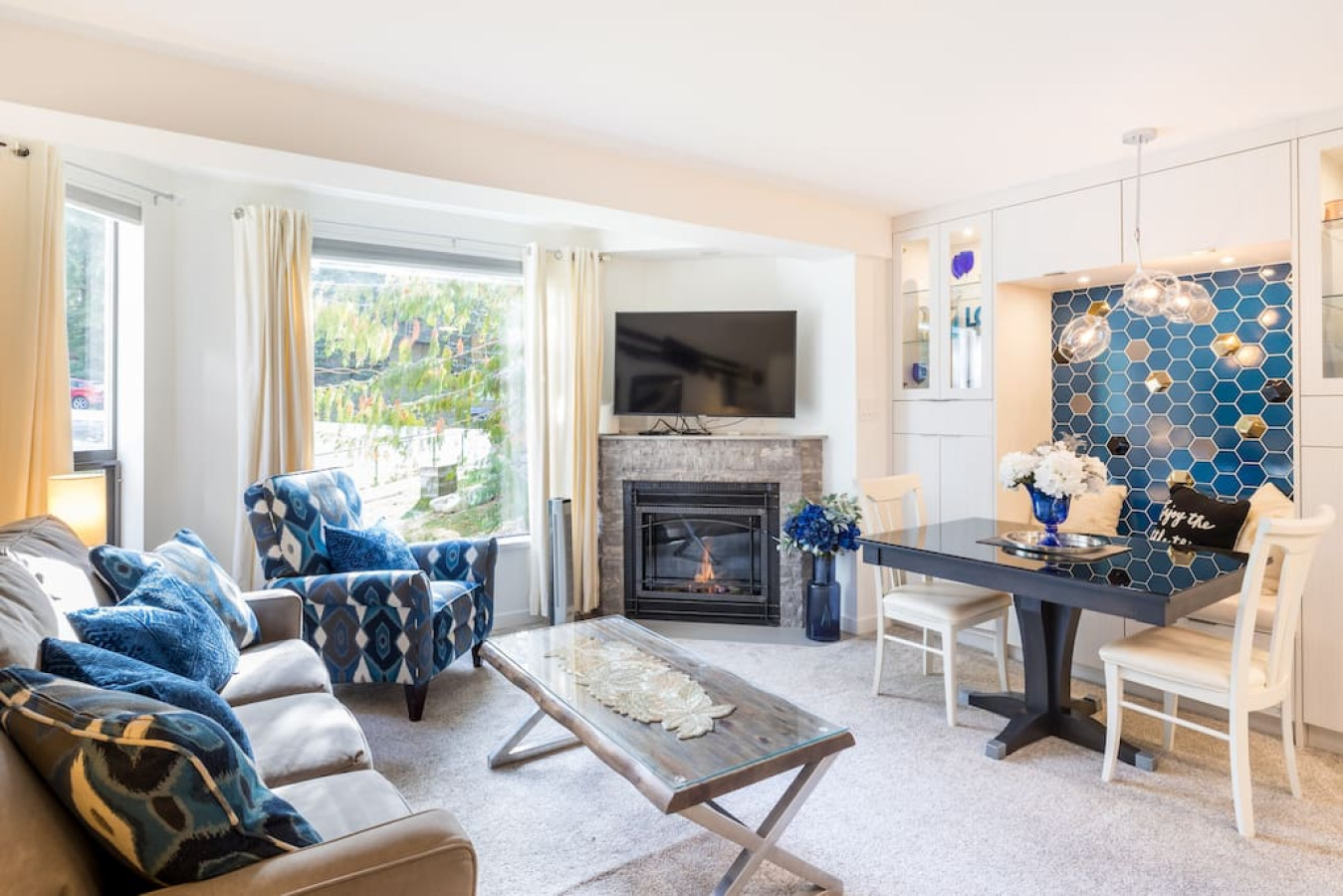 Heated Pool And Hot Tub - Cozy Alpine Haven With Ski-in Access - Canada