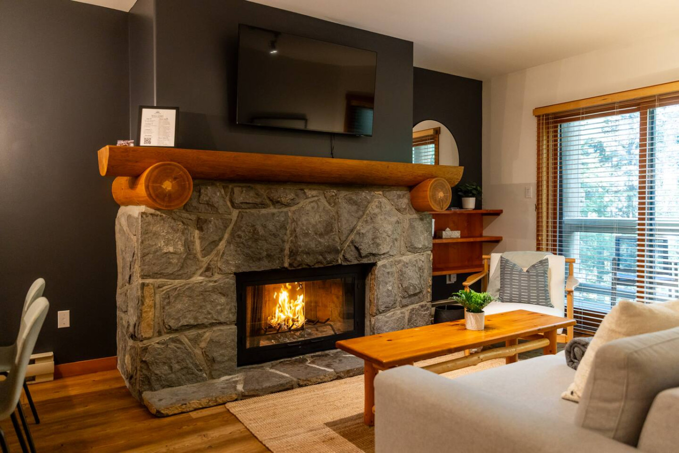 Charming Treetop Escape With Private Hot Tub - Cozy And Relaxing Retreat - Canada