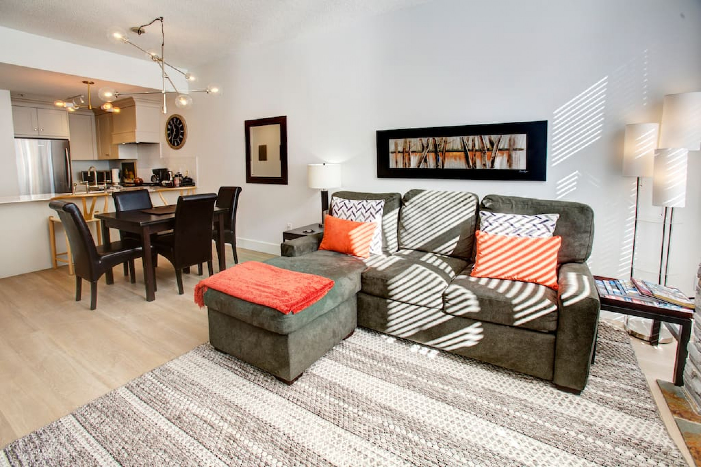 Cozy Fireplace And Year-round Pool - Charming Alpine Retreat - 캐나다