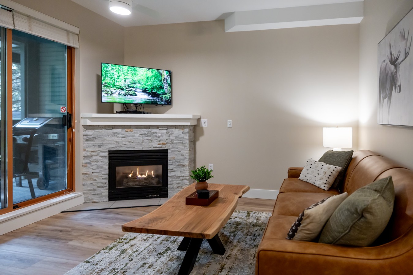 Spacious Townhouse With Heated Pool And Mountain Views - Cozy Retreat - カナダ
