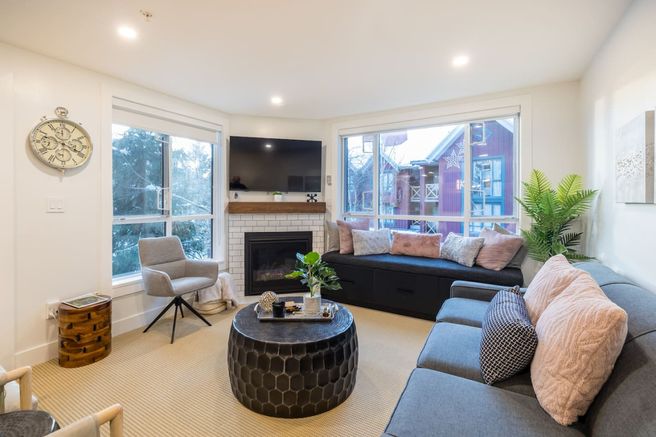 Charming Haven With Hot Tub And Fitness Room - Spacious Mountain Escape - Canada