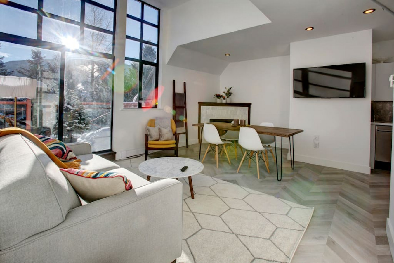 Tranquil Hideaway With Hot Tub And Fitness Facilities - Stunning Alpenglow Escape - 加拿大
