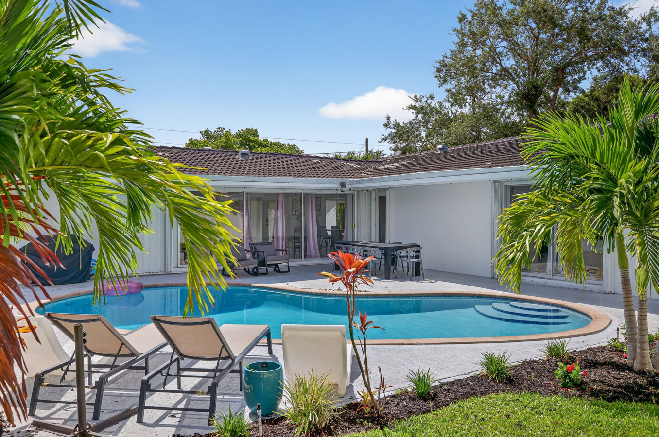 Florence Villa Heated Pool - The Bahamas