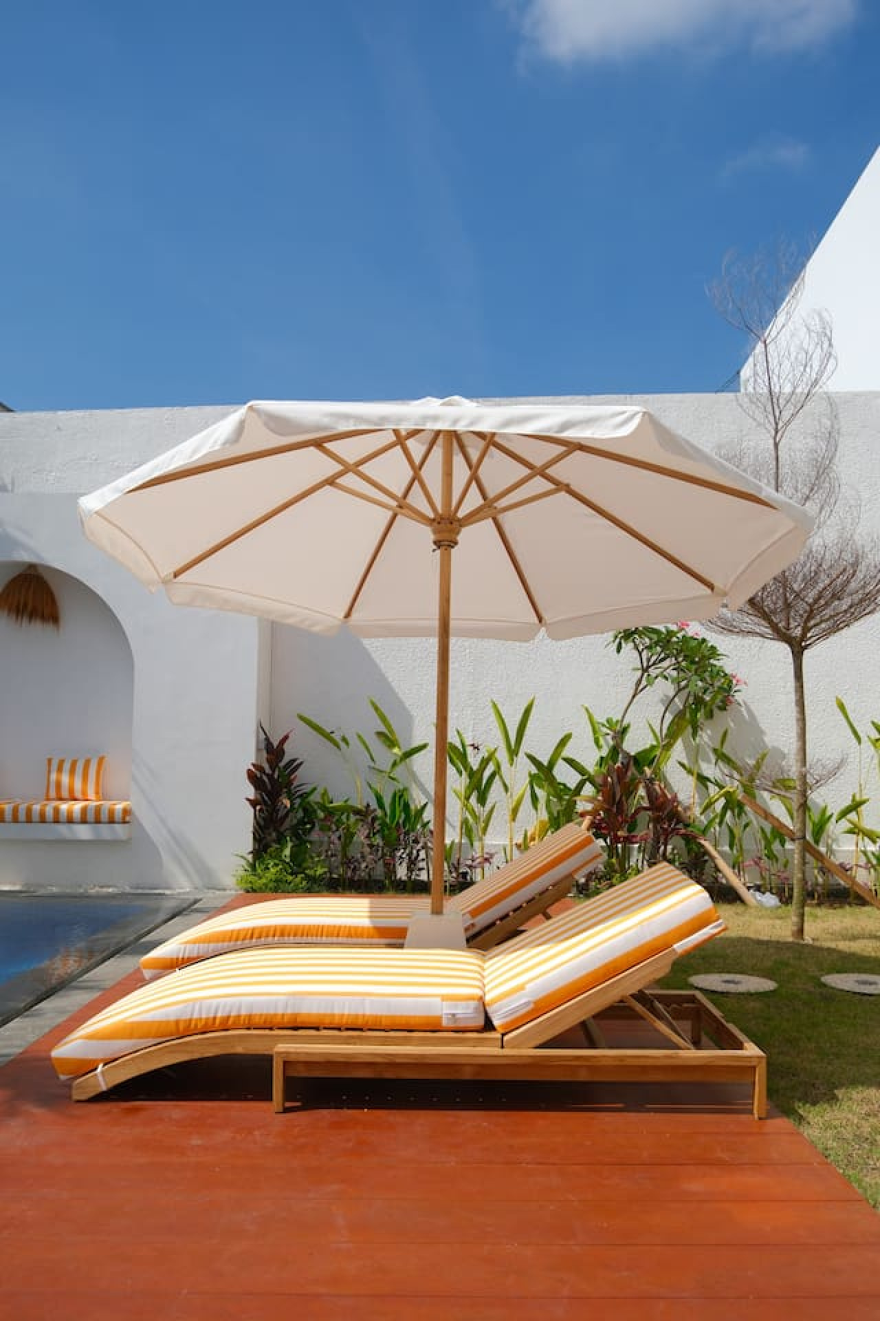 Stylish Poolside Lounger