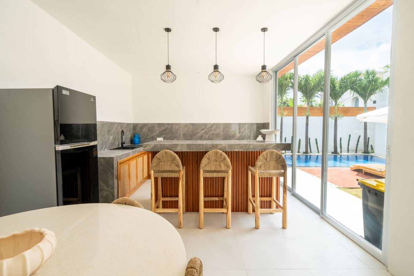 Open Kitchen with Breakfast Bar