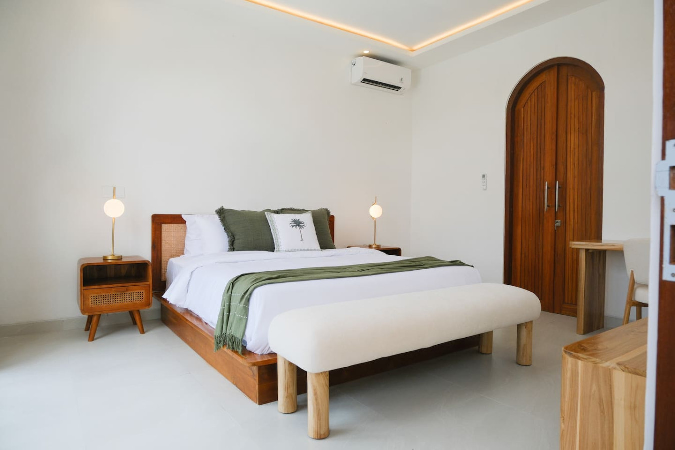 Clean & Comfortable Bedroom Escape