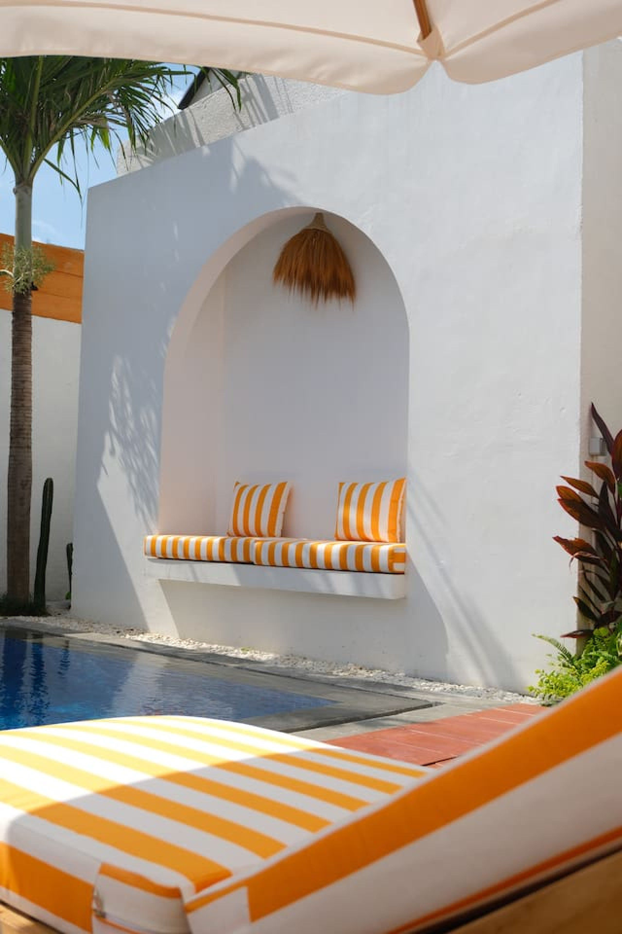 Minimalist Poolside Comfort