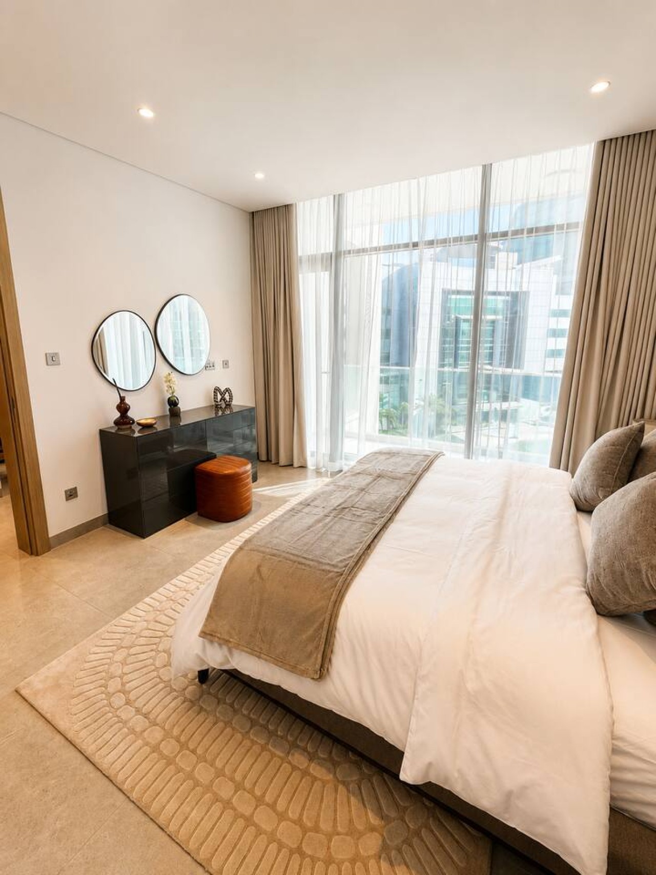 1 BHK Luxury Yacht View Pearl House with Balcony