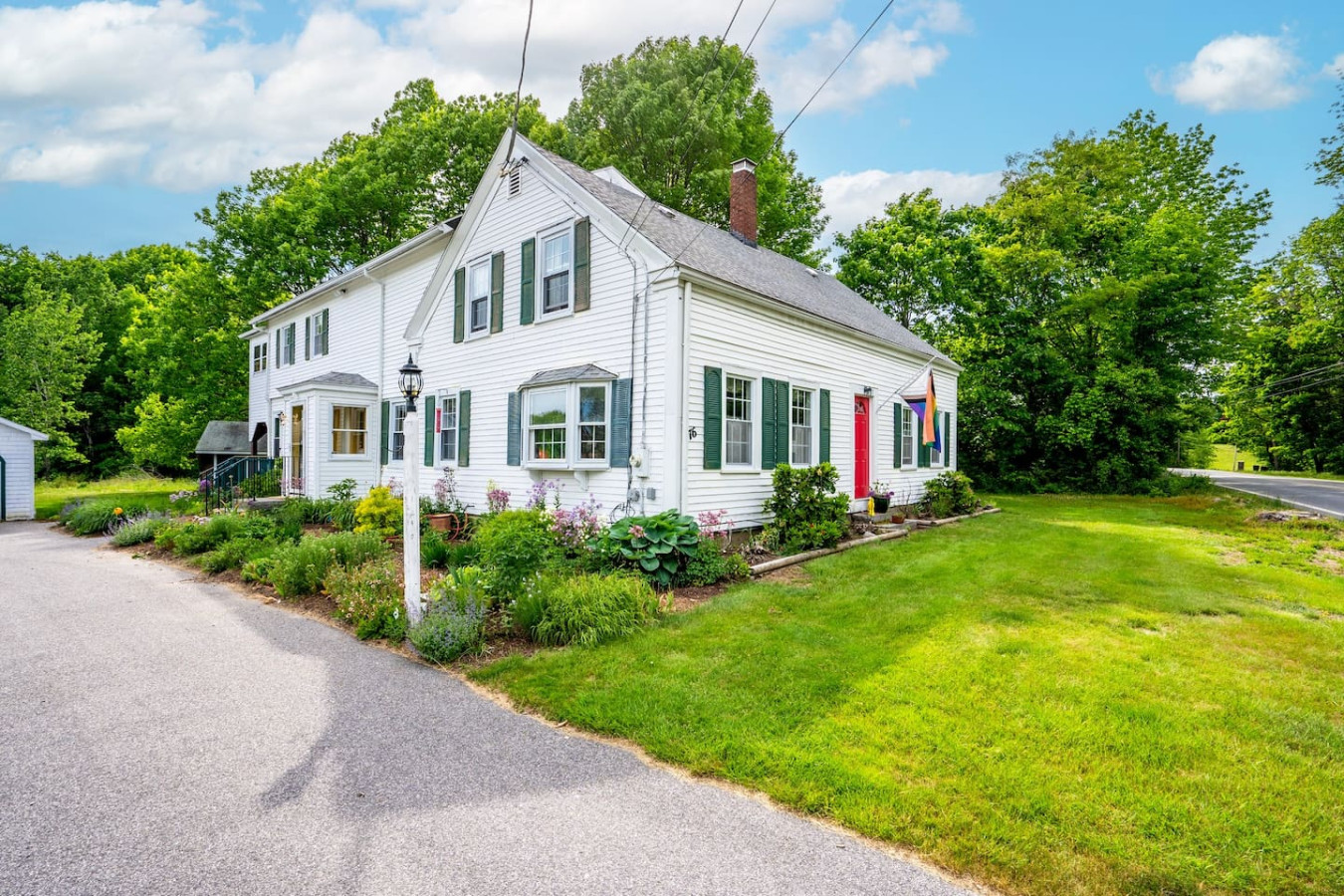 The Good Bones Abode: 3 BR / 2 BT Farmhouse