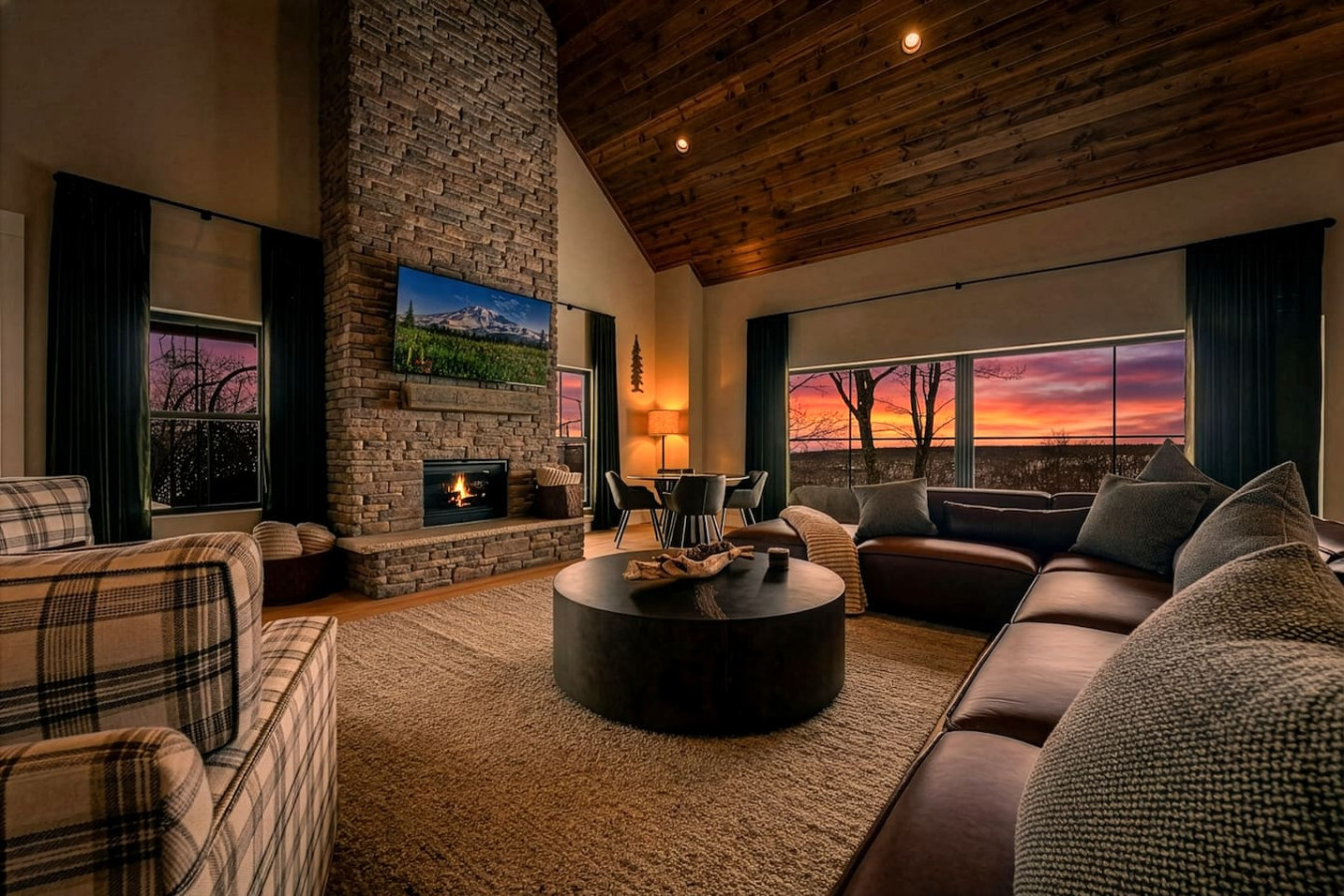 New Luxe Lodge|Indoor Pool|2 Saunas|VIEWS! Ski In