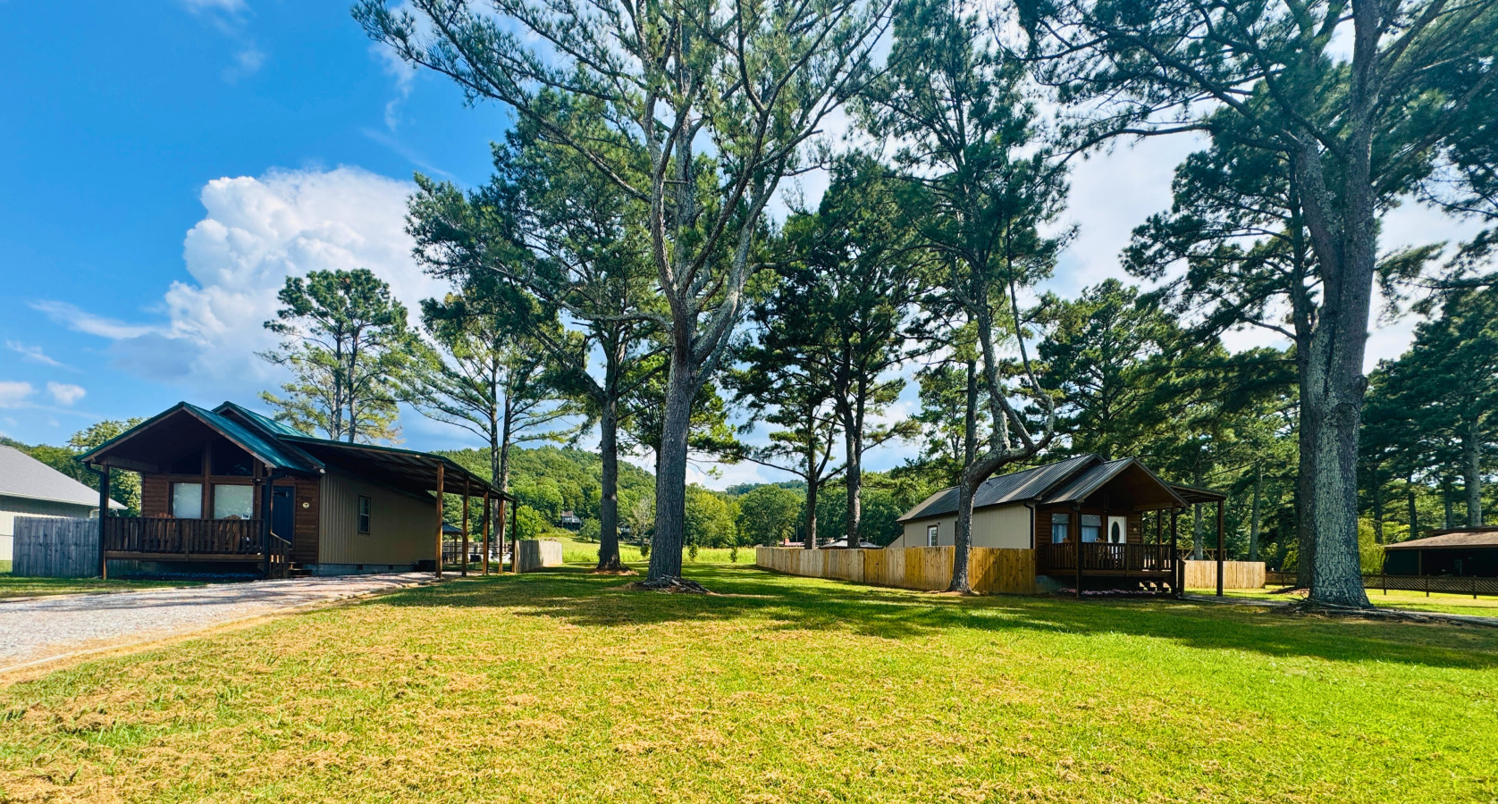 ViP Retreat at Lake Guntersville - Lucky Lodge & Coco Château