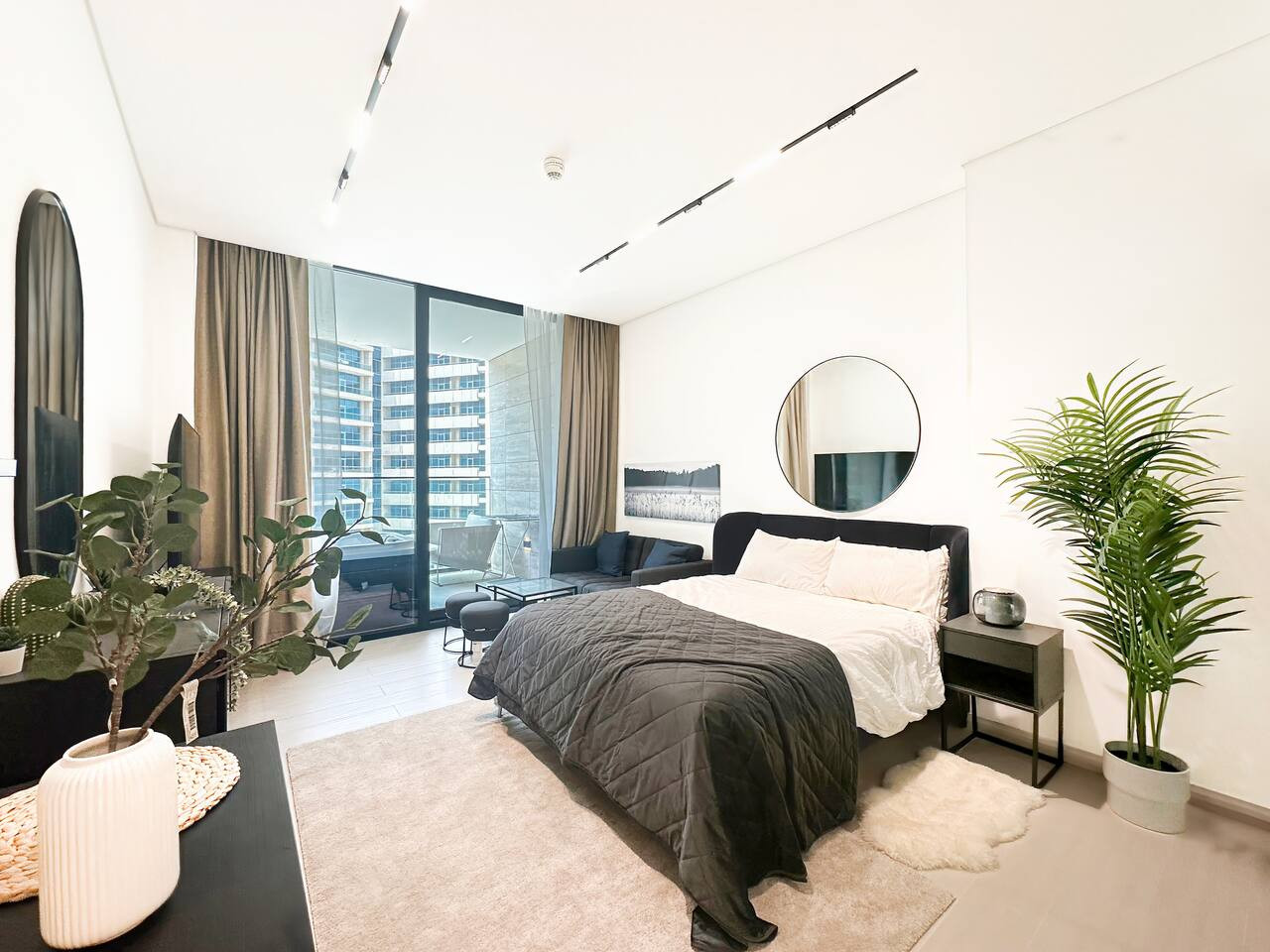 Modern Studio · Private Jacuzzi