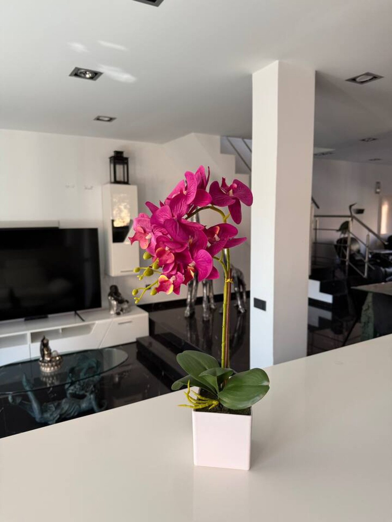 Chalet vanguardista Madrid — comedor