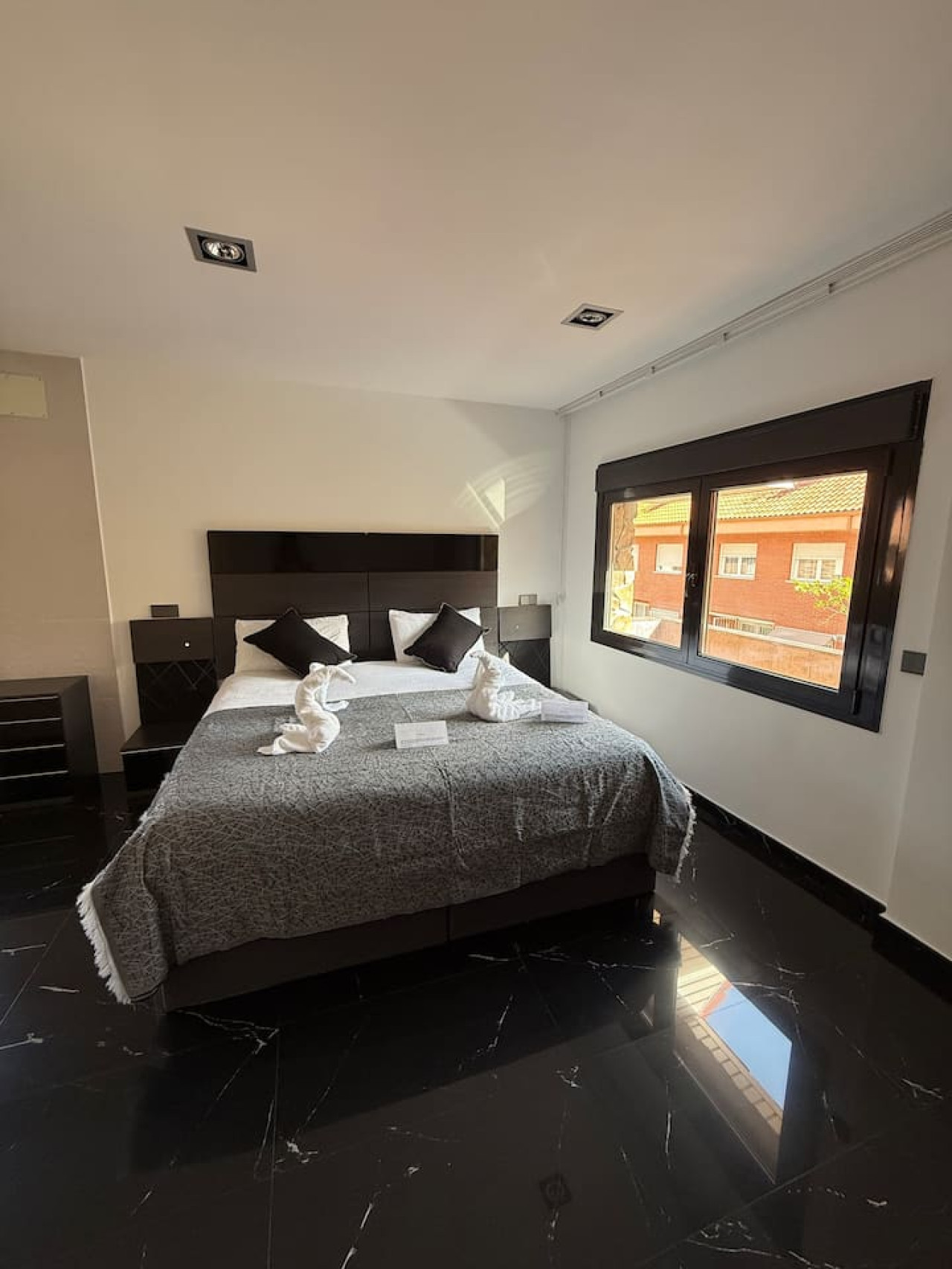 Chalet vanguardista Madrid — pasillo
