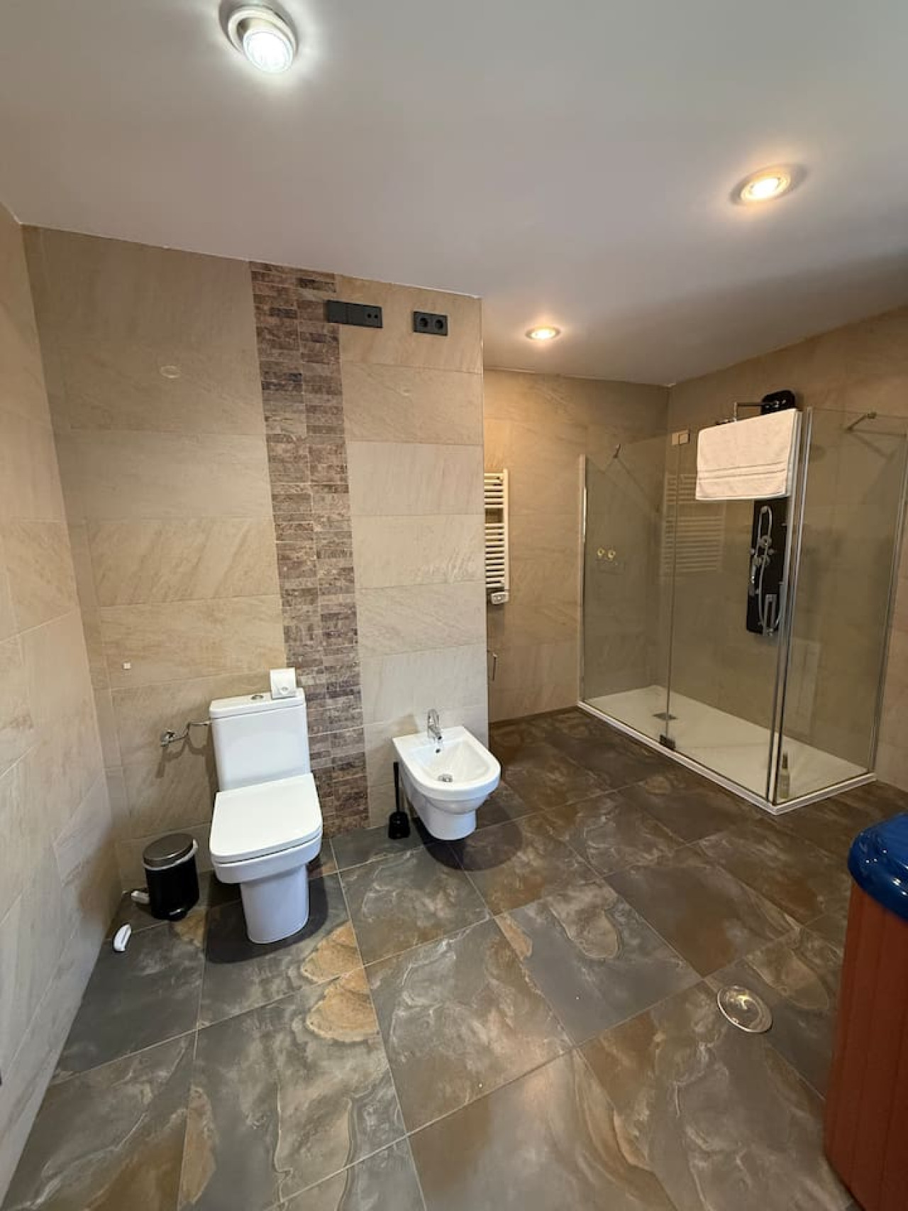 Chalet vanguardista Madrid — imagen adicional