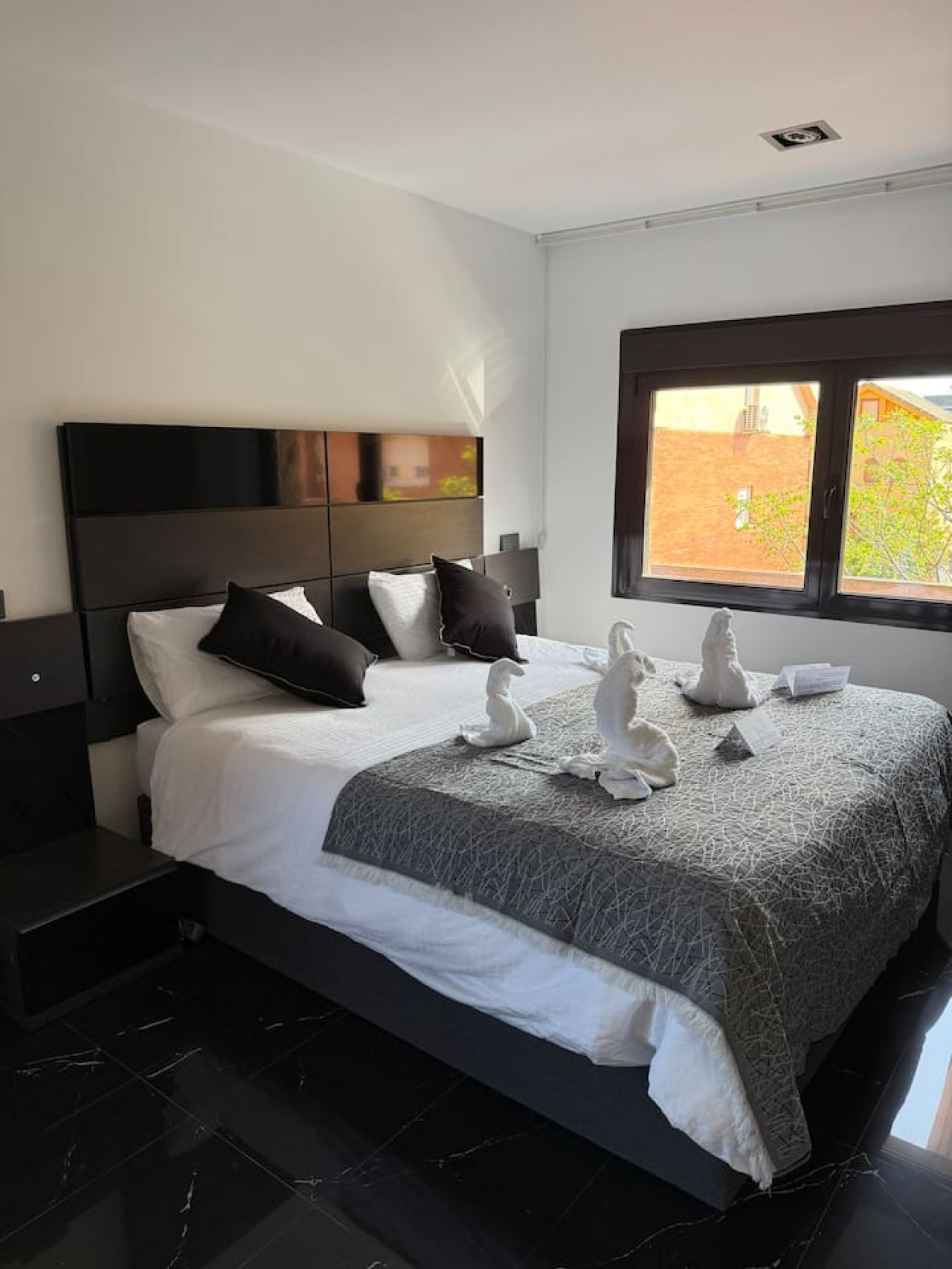 Chalet vanguardista Madrid — equipamiento