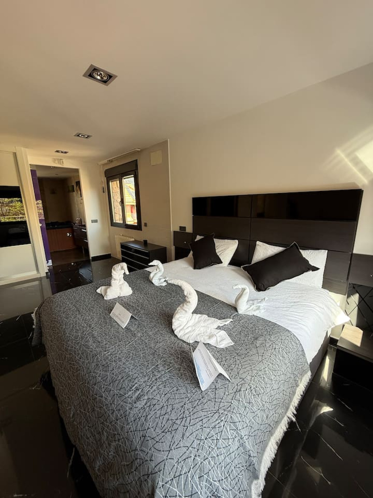 Chalet vanguardista Madrid — dormitorio secundario