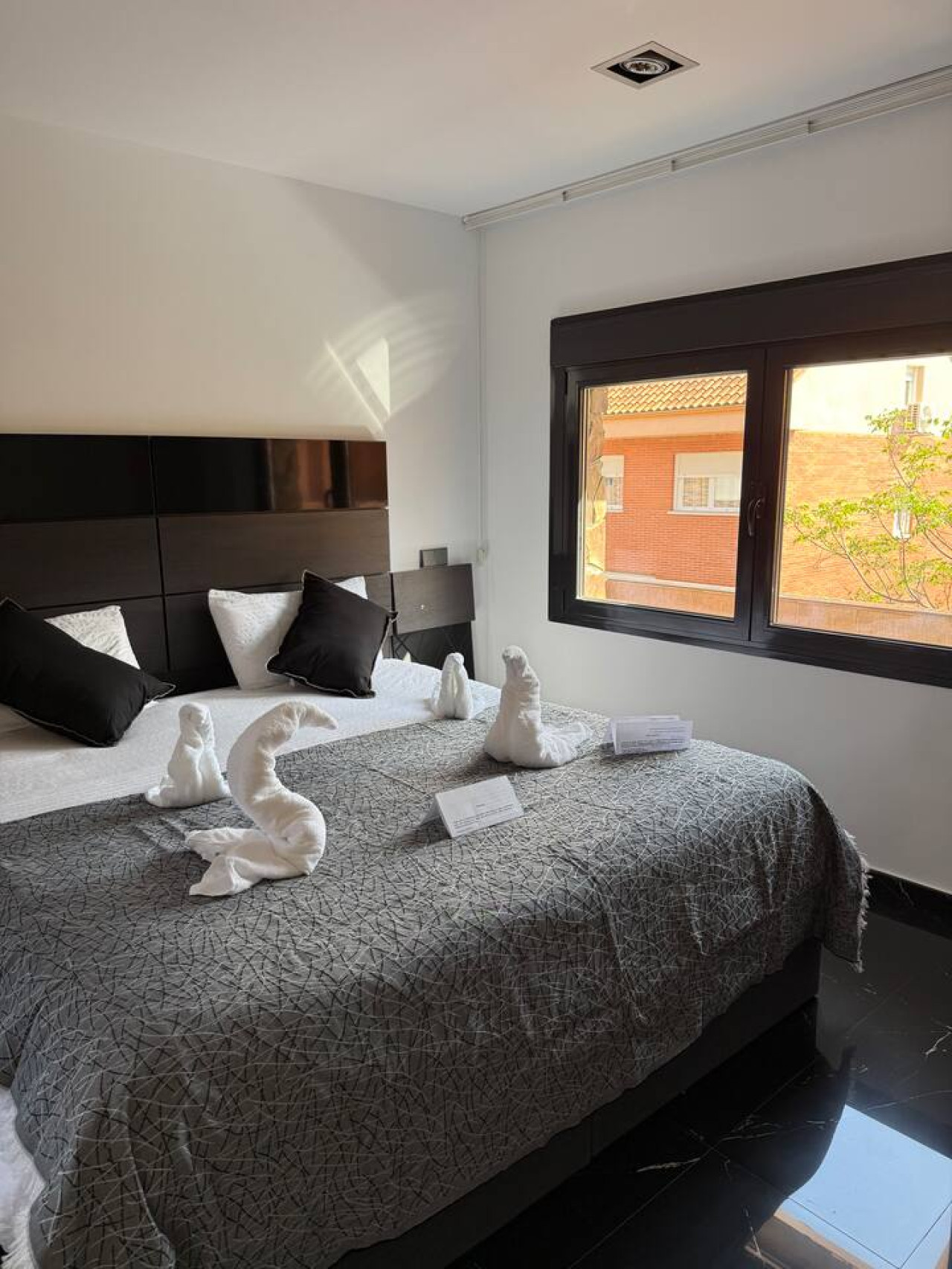 Chalet vanguardista Madrid — aparcamiento