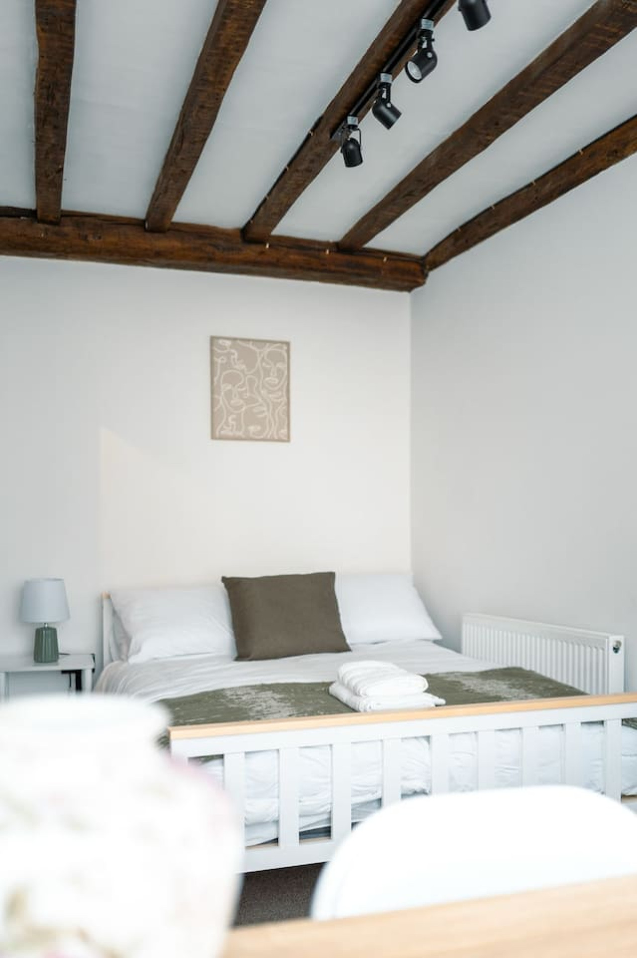 Historic Shop House | 6BR | Ideal for Contractors in 69 High Street - Property image 10 - VivreStays